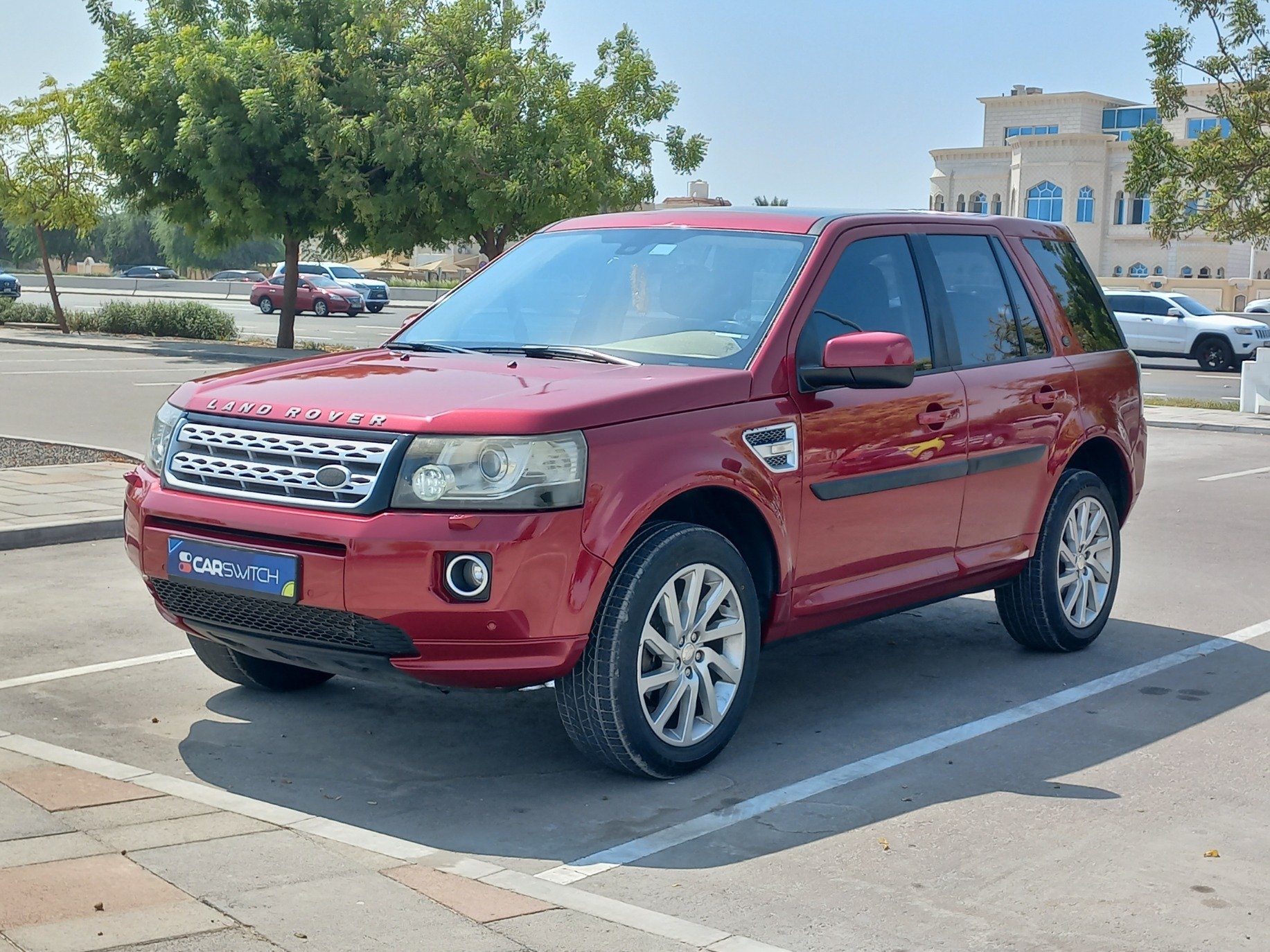 Used 2015 Land Rover LR2 for sale in Abu Dhabi